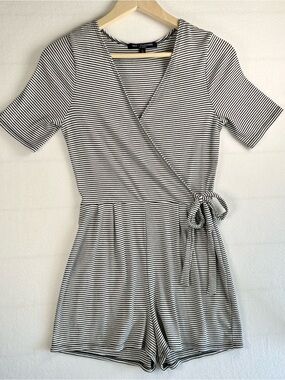 One Clothing Large Black White Striped Wrap Romper • Tie Waist Short Sleeve